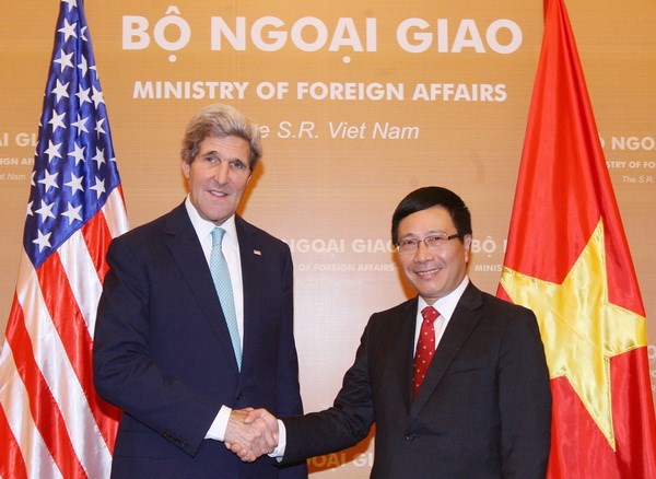 Thỏa thuận hạt nhân dân sự được Ngoại trưởng Mỹ John Kerry và Phó Thủ tướng kiêm Bộ trưởng Ngoại giao Việt Nam Phạm Bình Minh ký kết hồi tháng 10/2013 (Ảnh: Thống Nhất/TTXVN)