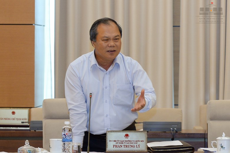 Chủ nhiệm UB Pháp luật Phan Trung Lý nhận xét các báo cáo có những con số không minh bạch