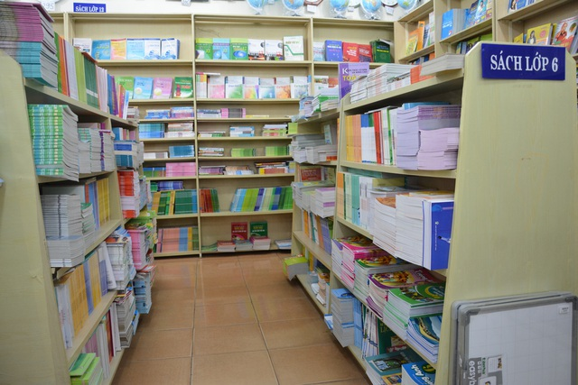 Có văn bản quy định chặt chẽ việc sử dụng SGK, sách tham khảo