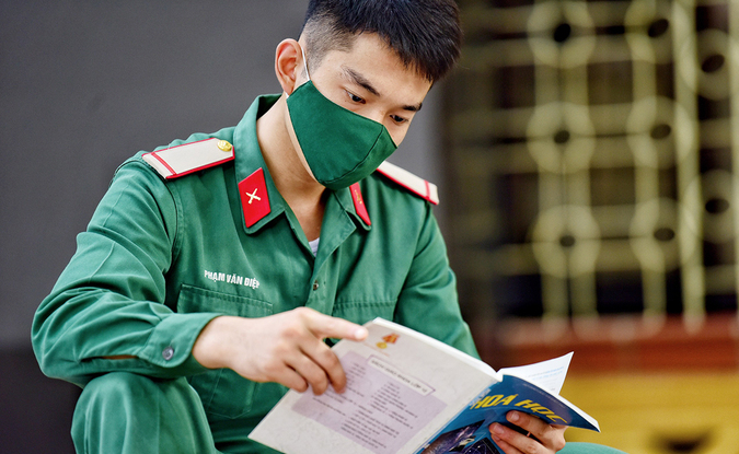 thí sinh đang phục vụ tại ngũ dự thi tốt nghiệp THPT